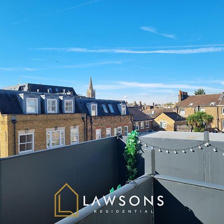 Penthouse Living By Lawsons Apartment Windsor Exterior photo