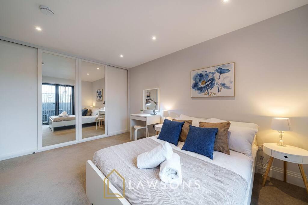 Penthouse Living By Lawsons Apartment Windsor Exterior photo